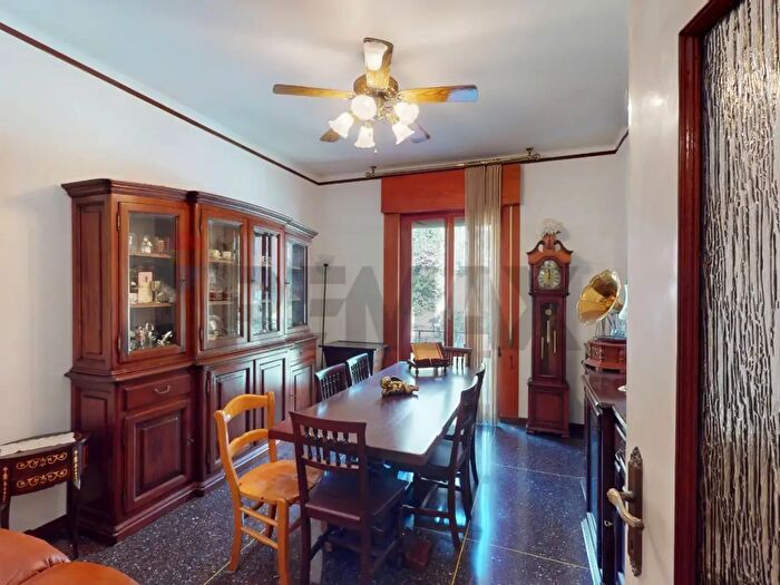 Appartamento trilocale in vendita in Genova