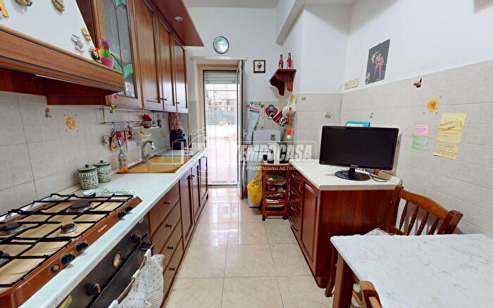 Appartamento trilocale in vendita in Via Baveno, Roma