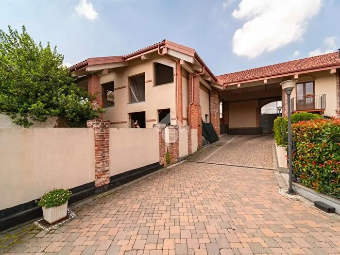 Casa con 7 locali in vendita in Via Olevano, Grugliasco