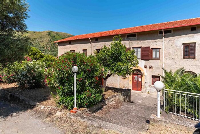 Casa con 5 locali in vendita in Via delle Mele Snc Cefalu, Cefalu