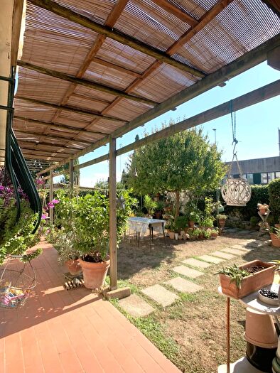 Casa con 8 locali in vendita in Empoli