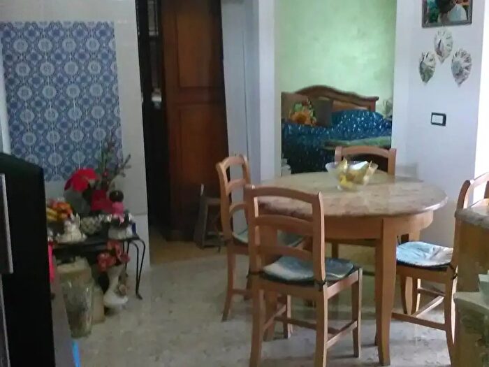 Appartamento trilocale in vendita in Via Piave, Camporosso