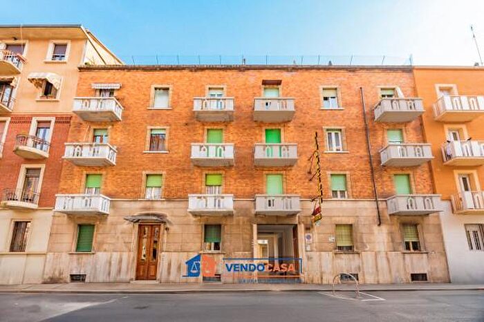 Appartamento con 5 locali in vendita in Via Borgone, Torino