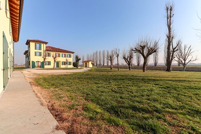 Casa con 6 locali in vendita in Via Statale, Terre del Reno