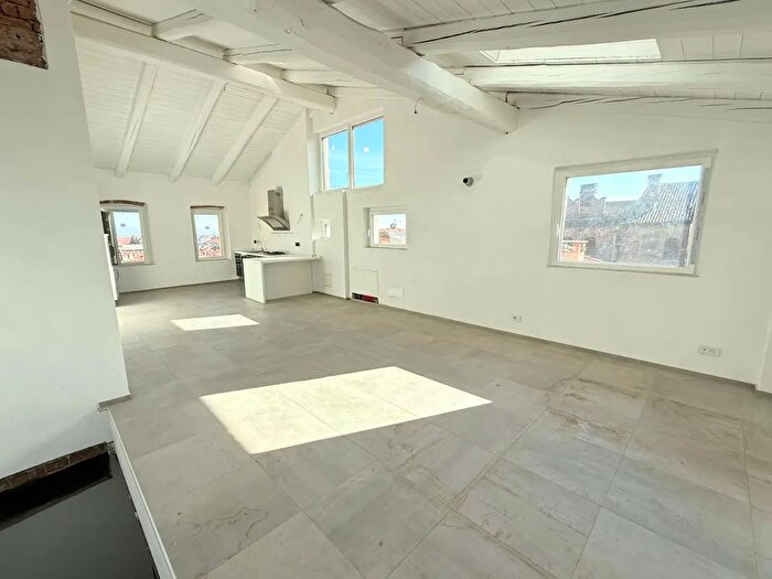 Casa quadrilocale in vendita in Via Principi dAcaja, Pinerolo