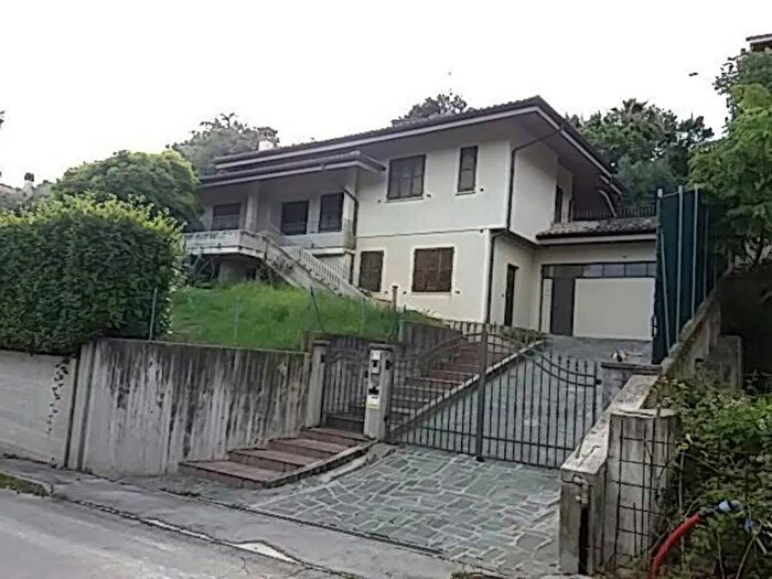 Casa con 6 locali in affitto in Via Marzo, Saltara, Colli al Metauro