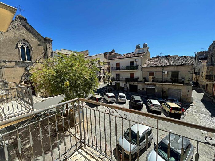 Appartamento con 5 locali in vendita in Via Armando Diaz, Lercara Friddi