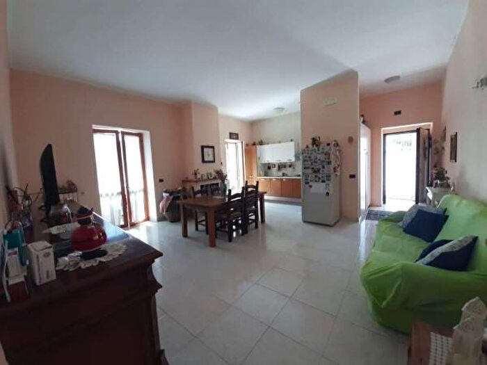 Appartamento con 5 locali in vendita in Piazza Vittorio Emanuele III Snc, Somma Vesuviana