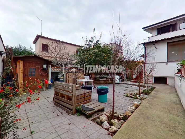 Casa quadrilocale in vendita in Via Sennori, Fiumicino