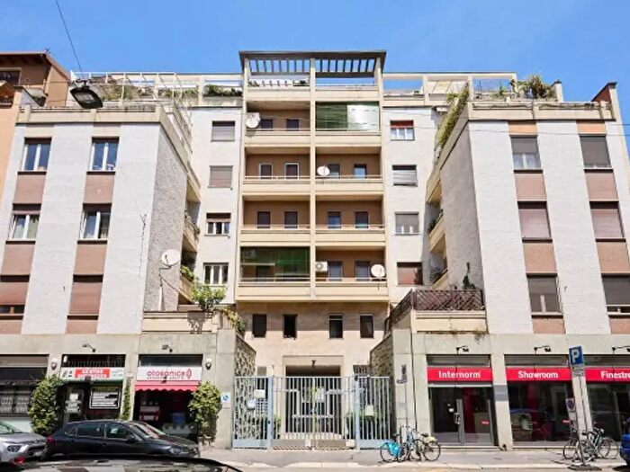 Appartamento trilocale in vendita in Via Donatello, Milano
