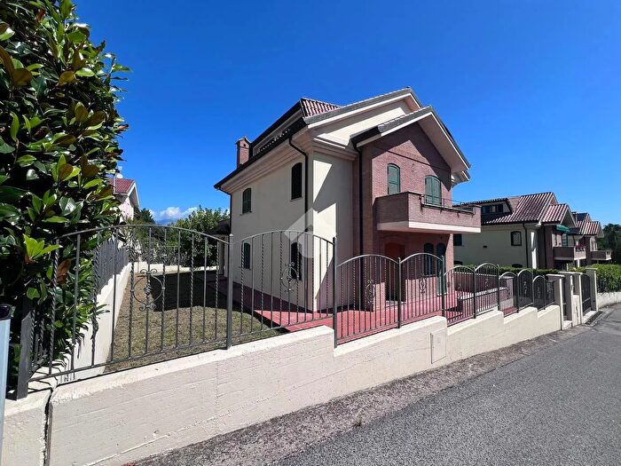 Casa con 6 locali in vendita in Località Colle Iannini, Frosinone