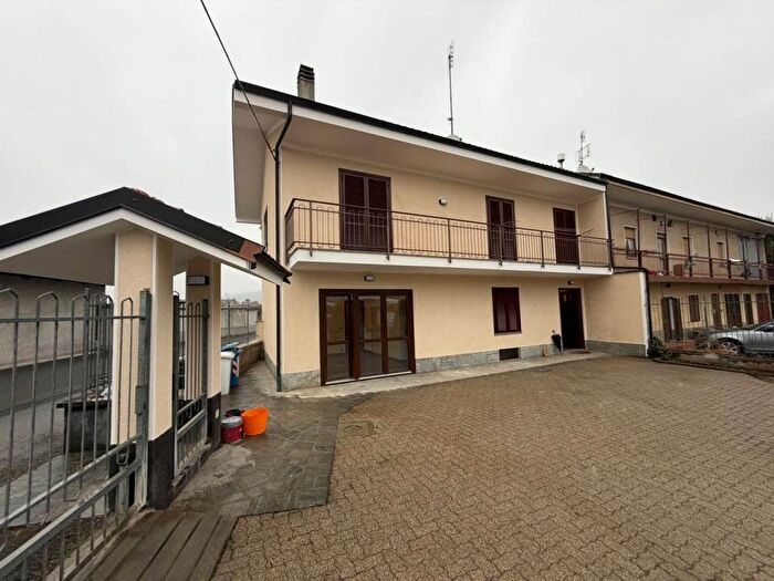 Casa quadrilocale in affitto in Via Lora, Bruino