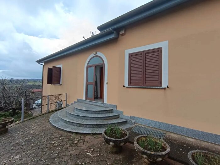 Casa con 7 locali in vendita in Viale d'Europa Traversa, Cortale