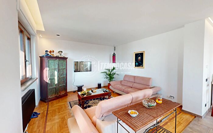 Casa con 8 locali in vendita in Via San Graudo, Valperga