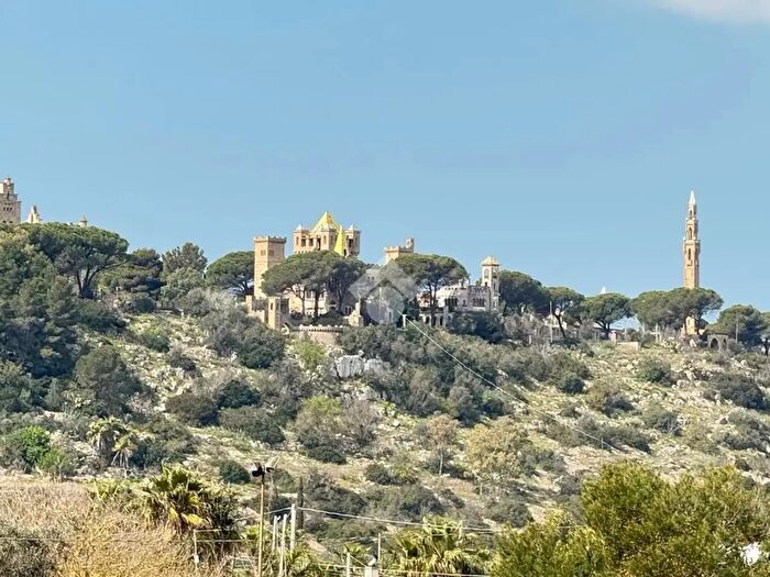 Casa quadrilocale in vendita in Racale