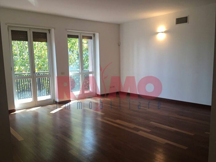 Appartamento quadrilocale in affitto in Via Messina, Cenisio, Milano