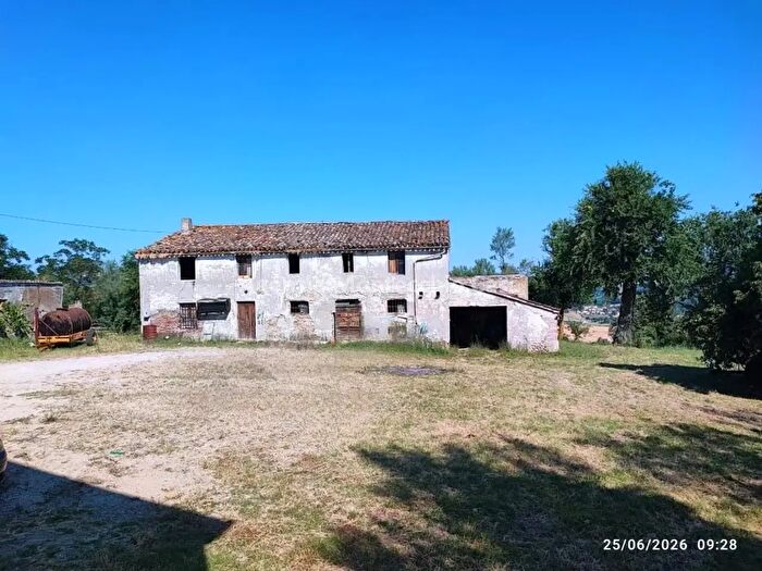 Casa con 12 locali in vendita in Via Forquini, Vallefoglia