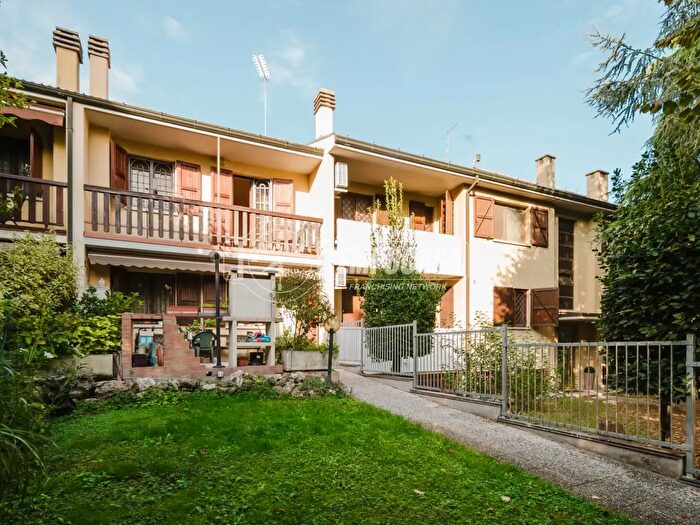 Casa con 5 locali in vendita in Via a Einstein, Castenaso