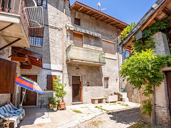 Appartamento con 5 locali in vendita in Via Monte Rossel, Cuveglio