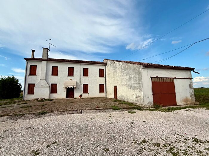Casa trilocale in vendita in Via Torino, Merlara