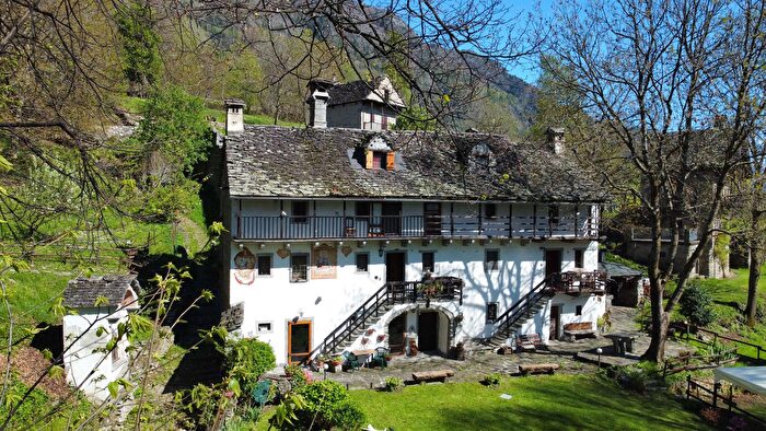 Casa quadrilocale in vendita in Località Cimavalle X, Varzo
