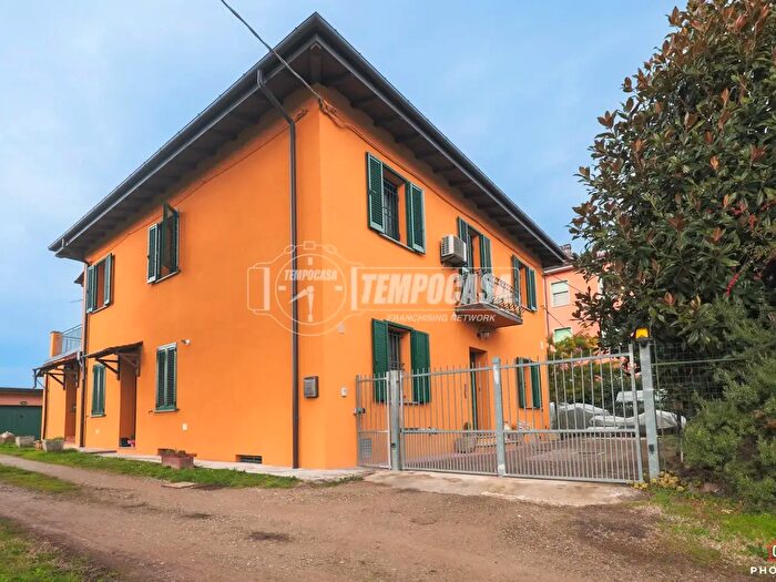 Casa con 5 locali in vendita in Via della Salute, Bologna