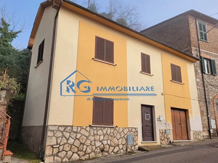 Casa trilocale in vendita in Via Provinciale, Castiglione In Teverina