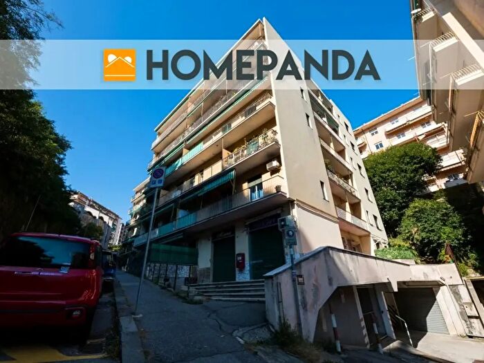 Appartamento quadrilocale in vendita in Via Luigi Rizzo, Genova