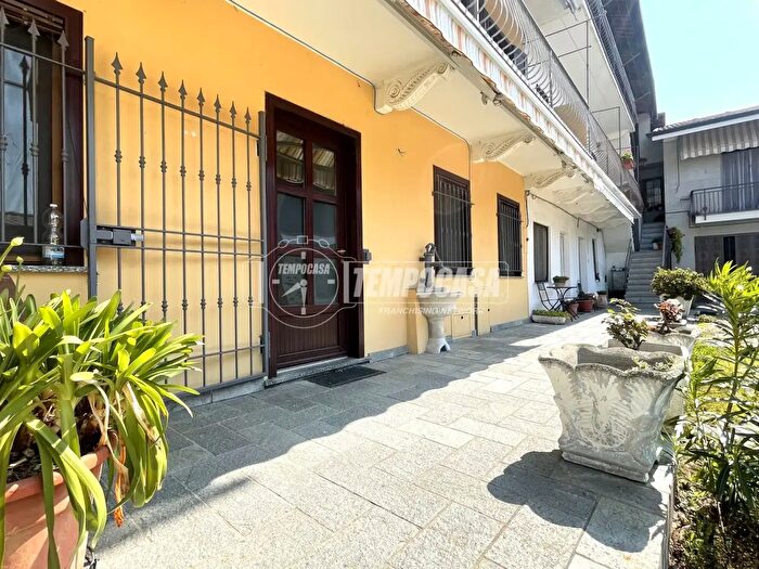 Casa quadrilocale in vendita in Via Milano, Cuceglio