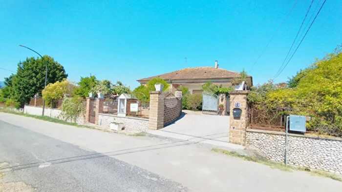 Casa con 6 locali in vendita in Via Santa Lucia, Cervaro