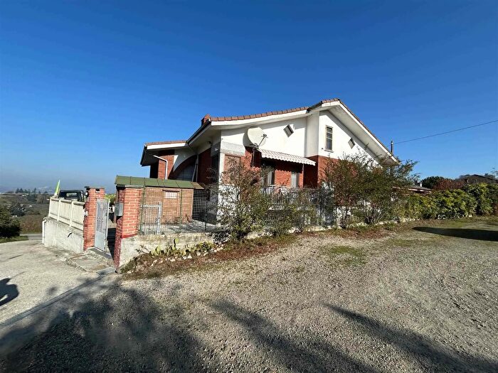 Casa con 12 locali in vendita in Castagnole delle Lanze Asti, Castagnole Delle Lanze