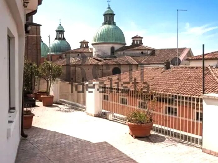 Appartamento quadrilocale in vendita in Piazza Duomo, Treviso