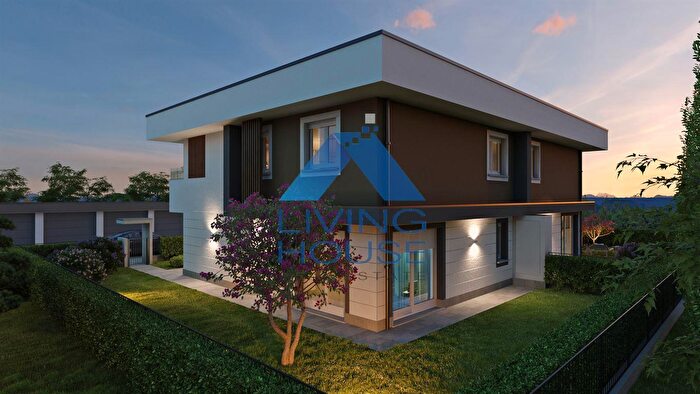 Casa quadrilocale in vendita in Via Principale, Correzzana