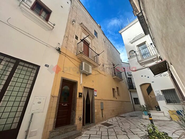 Casa con 7 locali in vendita in Via Paritaro, Grottaglie