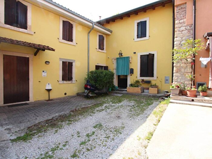 Casa trilocale in affitto in Via Pradelle, Poiano, Verona