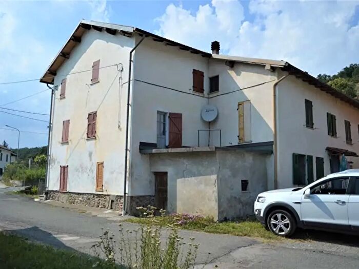 Casa con 10 locali in vendita in Loc Valla, Pareto