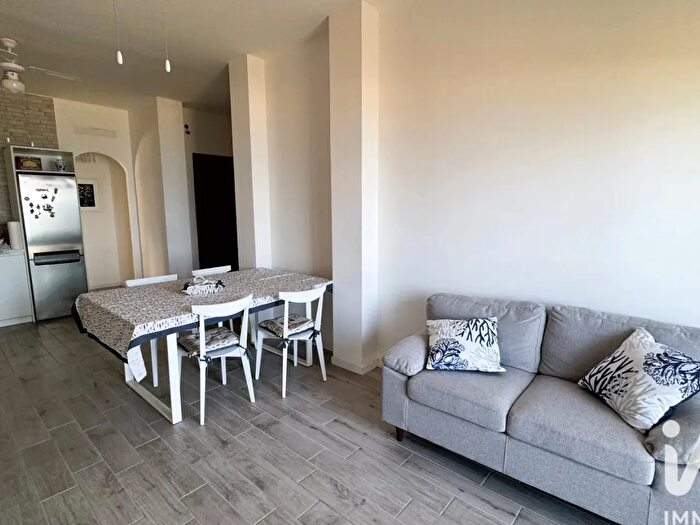 Appartamento con 7 locali in vendita in Viale degli Oleandri, Falconara Albanese