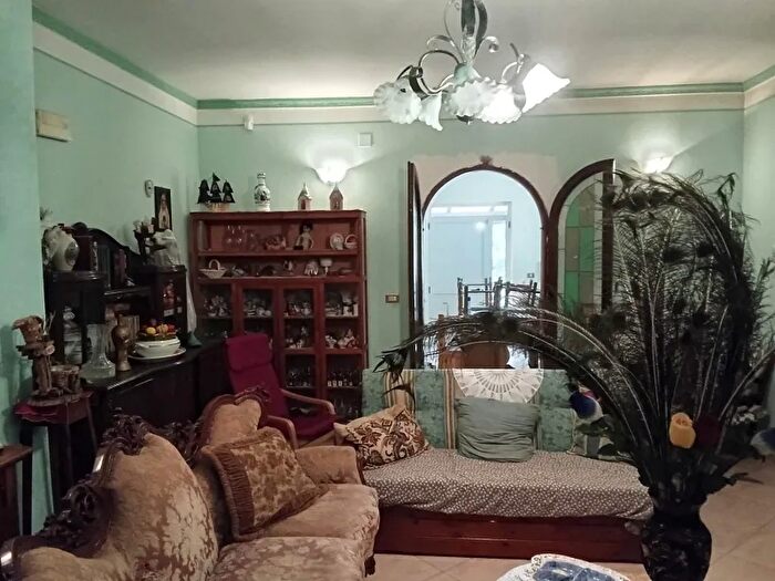 Casa con 6 locali in vendita in Via Sposarche, Dragoni