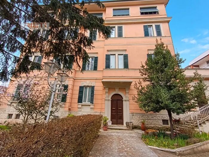 Appartamento con 5 locali in vendita in Viale Maraini, Rieti