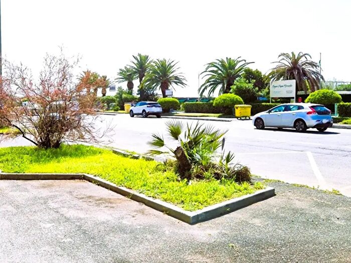 Appartamento trilocale in vendita in Viale Vespucci, Massa