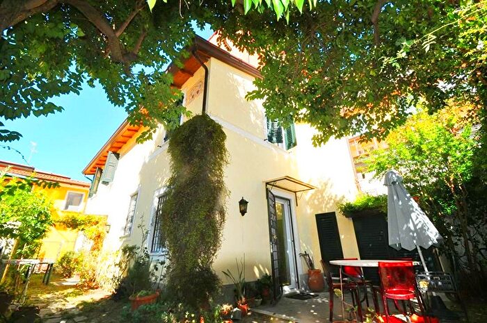 Casa quadrilocale in vendita in Via Nilo Garbusi, Sarzana