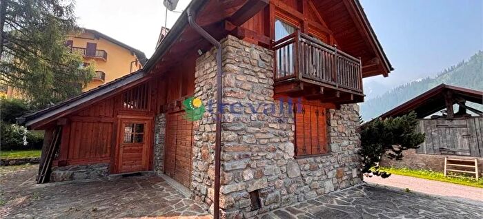 Casa con 6 locali in vendita in Peio