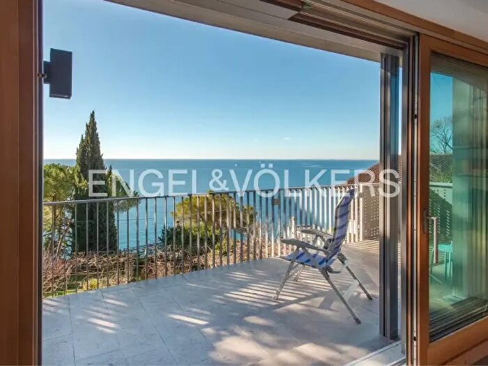 Casa con 6 locali in vendita in Via Auguste Piccard, Trieste