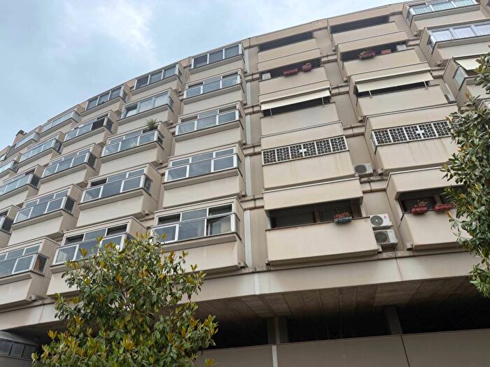 Appartamento trilocale in affitto in Via Paolo Barison, Tintoretto, Roma