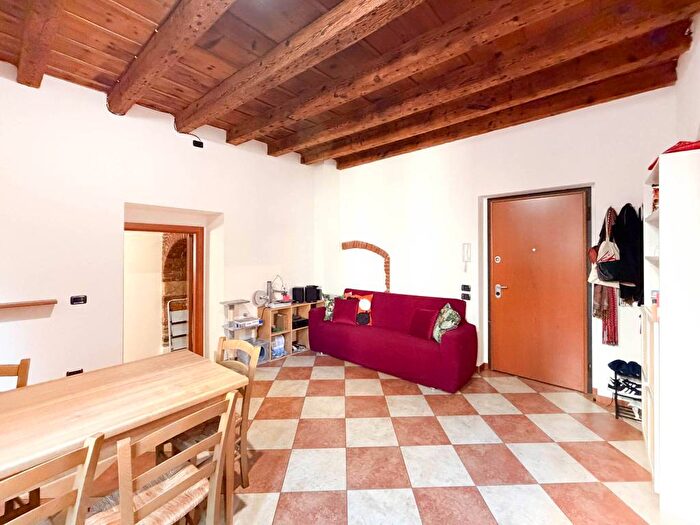 Appartamento trilocale in affitto in Veronetta, Verona