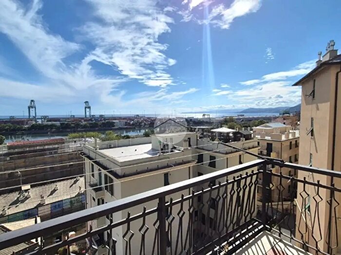 Appartamento quadrilocale in vendita in Via Albenga, Genova