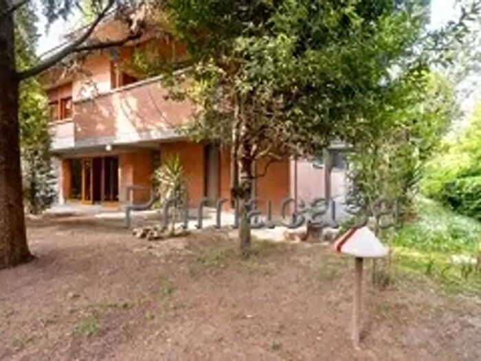 Casa con 9 locali in vendita in Via Papa Giovanni XXIII, Carpi