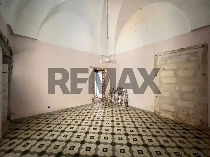 Casa con 7 locali in vendita in Fasano