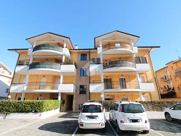 Appartamento quadrilocale in vendita in Via S Rocco, San Vito Chietino