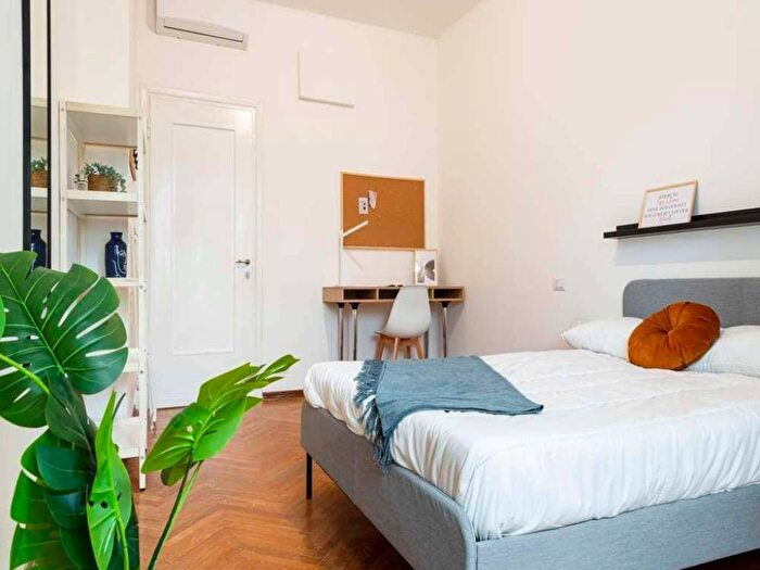 Appartamento con 6 locali in affitto in Via Francesco Reina, Plebisciti Susa, Milano